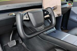 tesla-volante-yoke